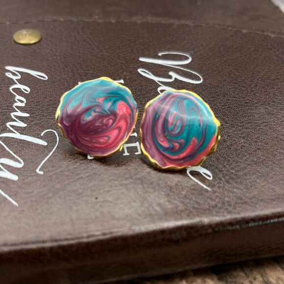 Vintage 1990s Pastel Paint Swirled Gold Tone Enamel Circle Stud Earrings - Picture 2 of 7